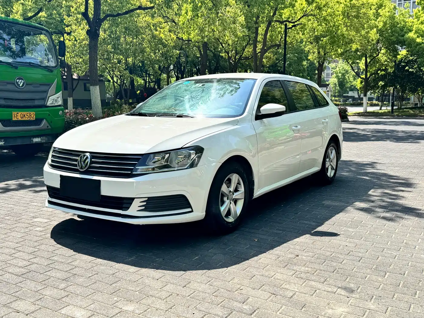 Volkswagen Lavida Tour 2015 1.6L Automatic Trend Edition фото 3