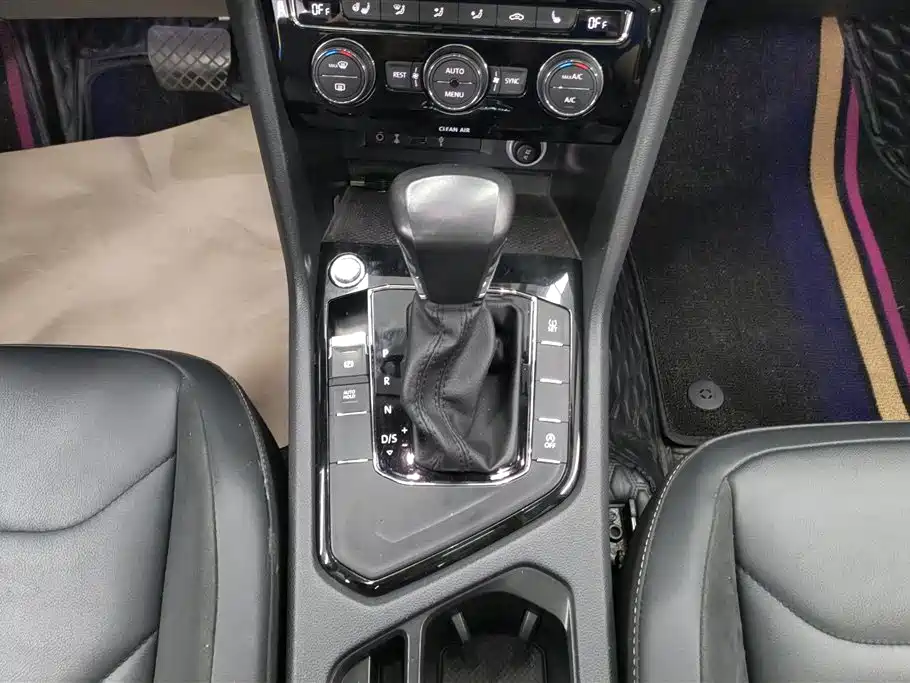 Volkswagen Tiguan L 2018 330TSI Automatic 2WD Luxury Edition фото 16