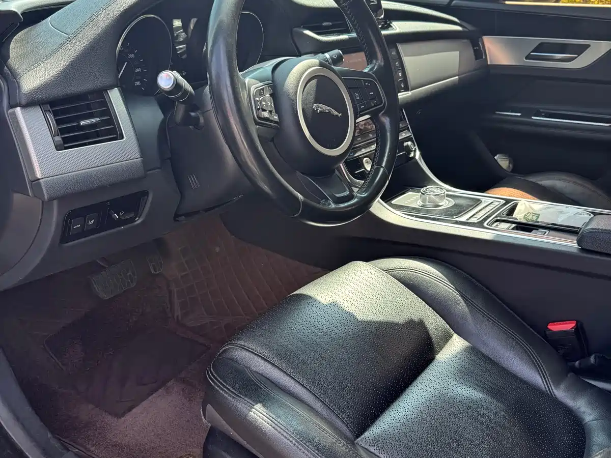 Jaguar XF 2016 2016 XF 2.0T 2WD Elegance Edition