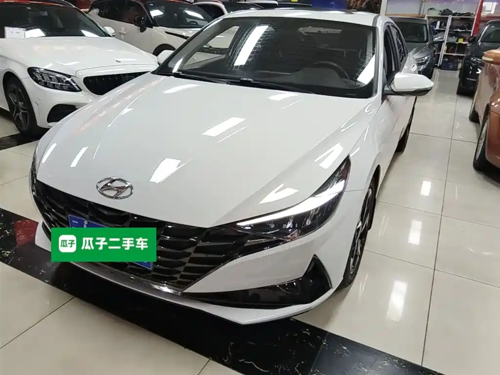 Hyundai Elantra 2022 1.5L CVT LUX Premium Edition