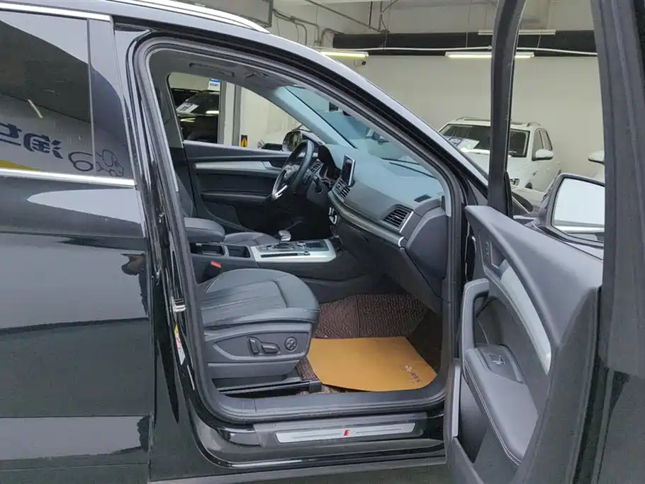 Audi Q5L 2020 Facelift 40 TFSI Honor Fashion фото 8
