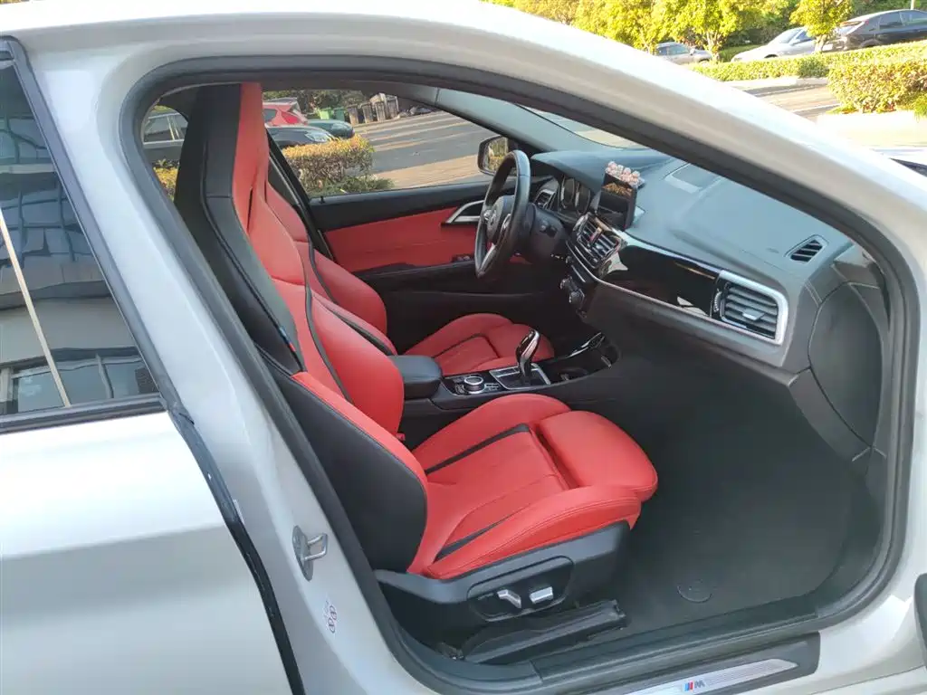BMW 1 Series 2021 125i M Sport Black Night Edition фото 6