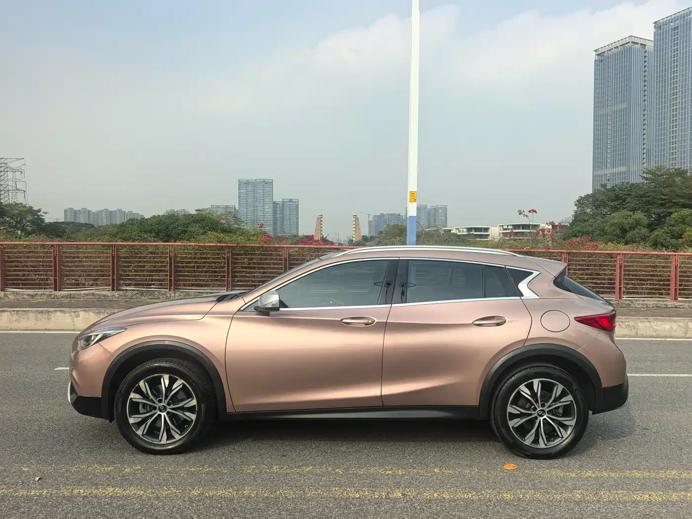 Infiniti QX30 2017 2.0T 4WD Sport Edition фото 21