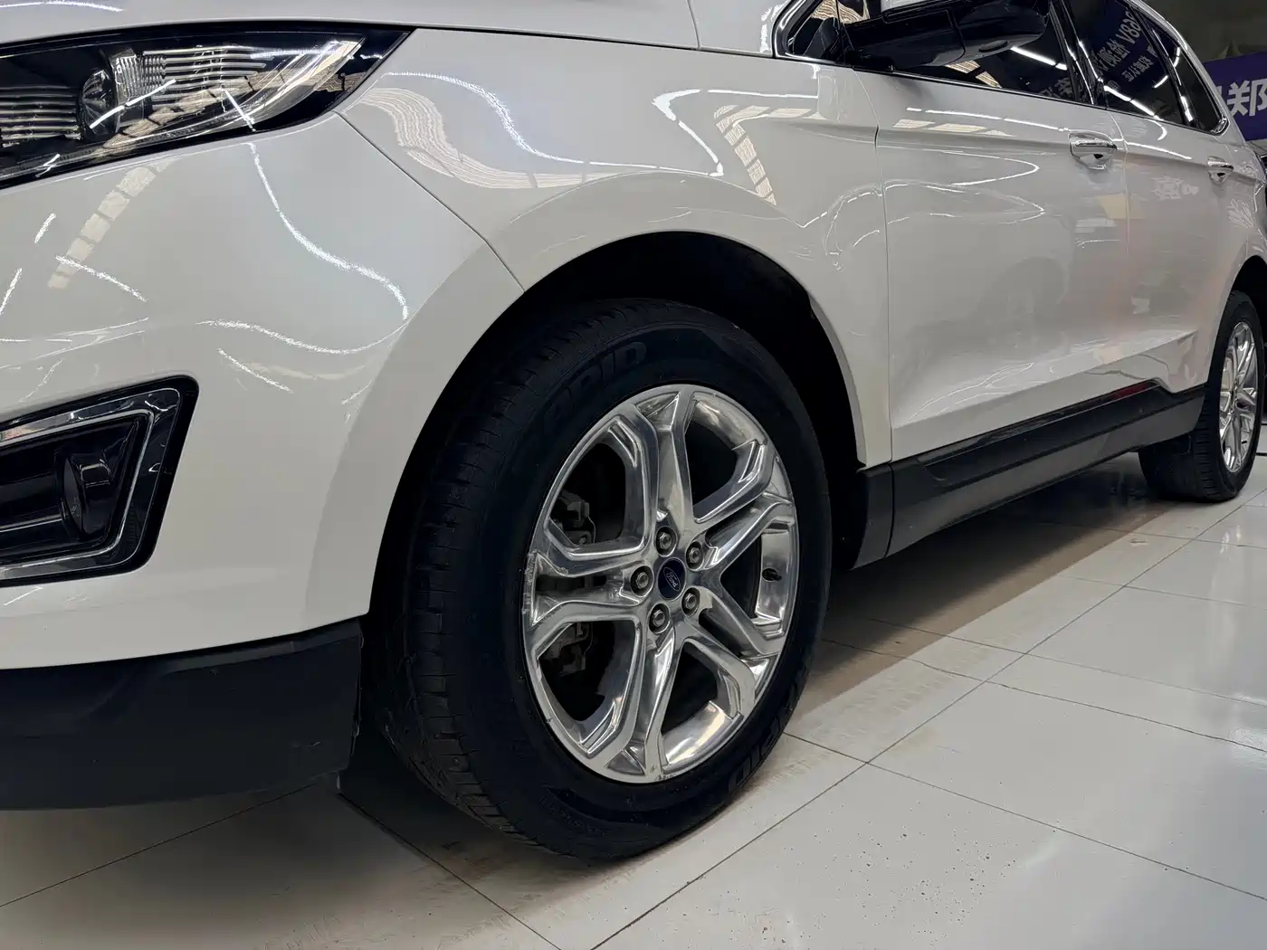 Фото 13 - Ford Edge