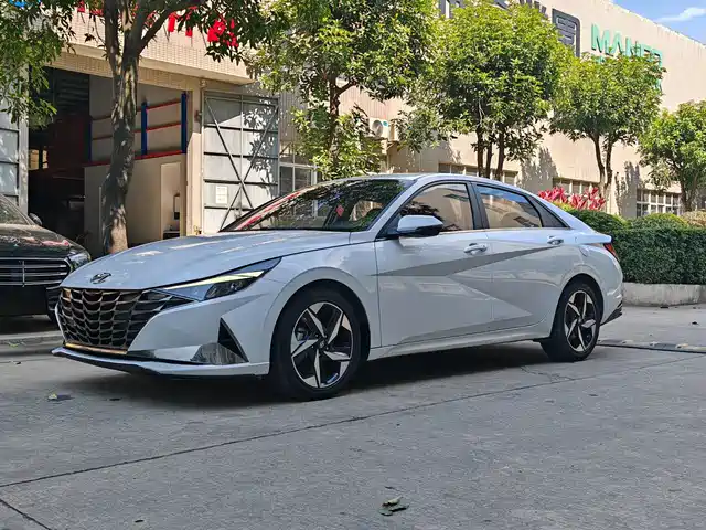 Hyundai Elantra 2022