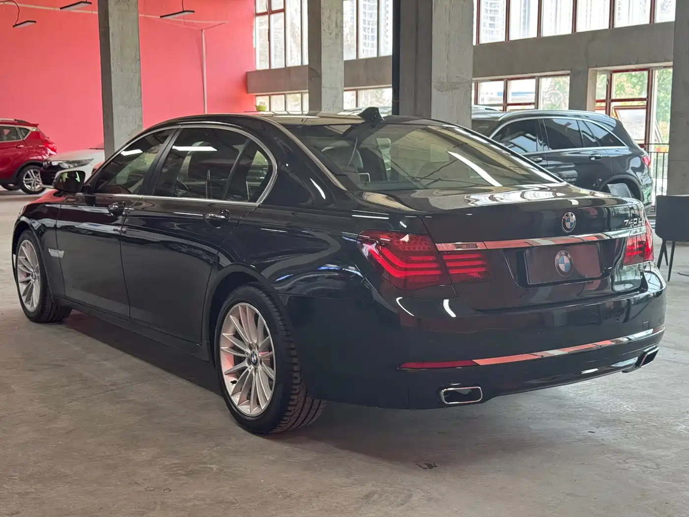 BMW 7 Series 2013 Model 740Li Leading фото 6