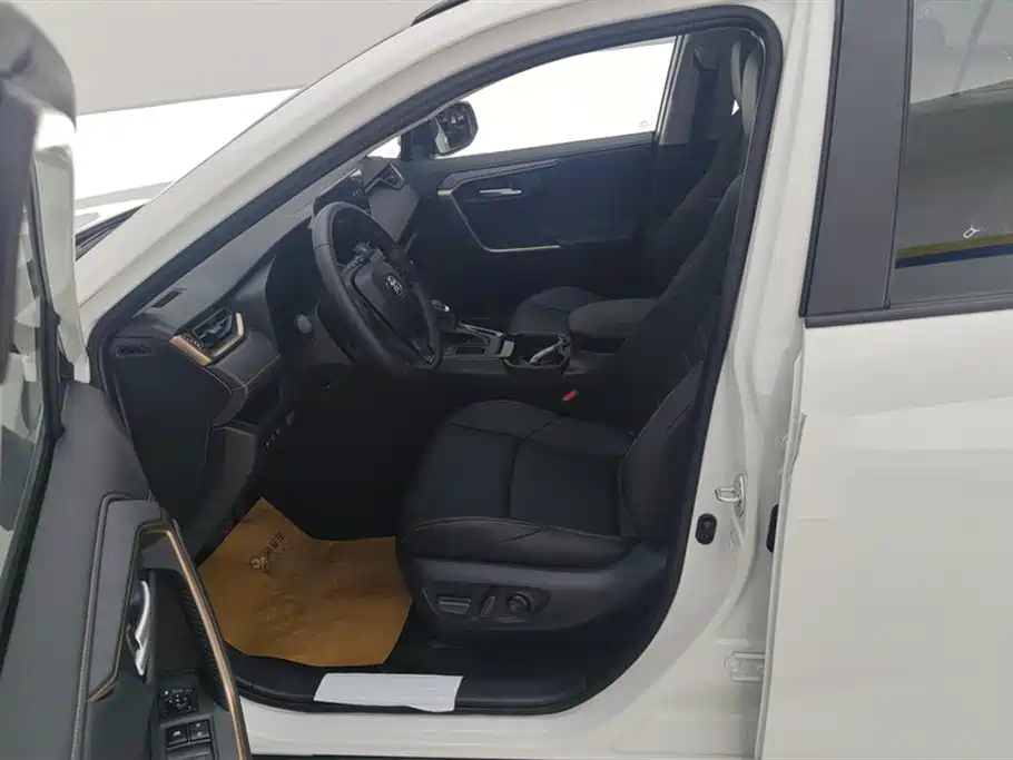 Toyota Wildlander 2024 2.0L CVT 2WD Luxury PLUS Edition фото 9