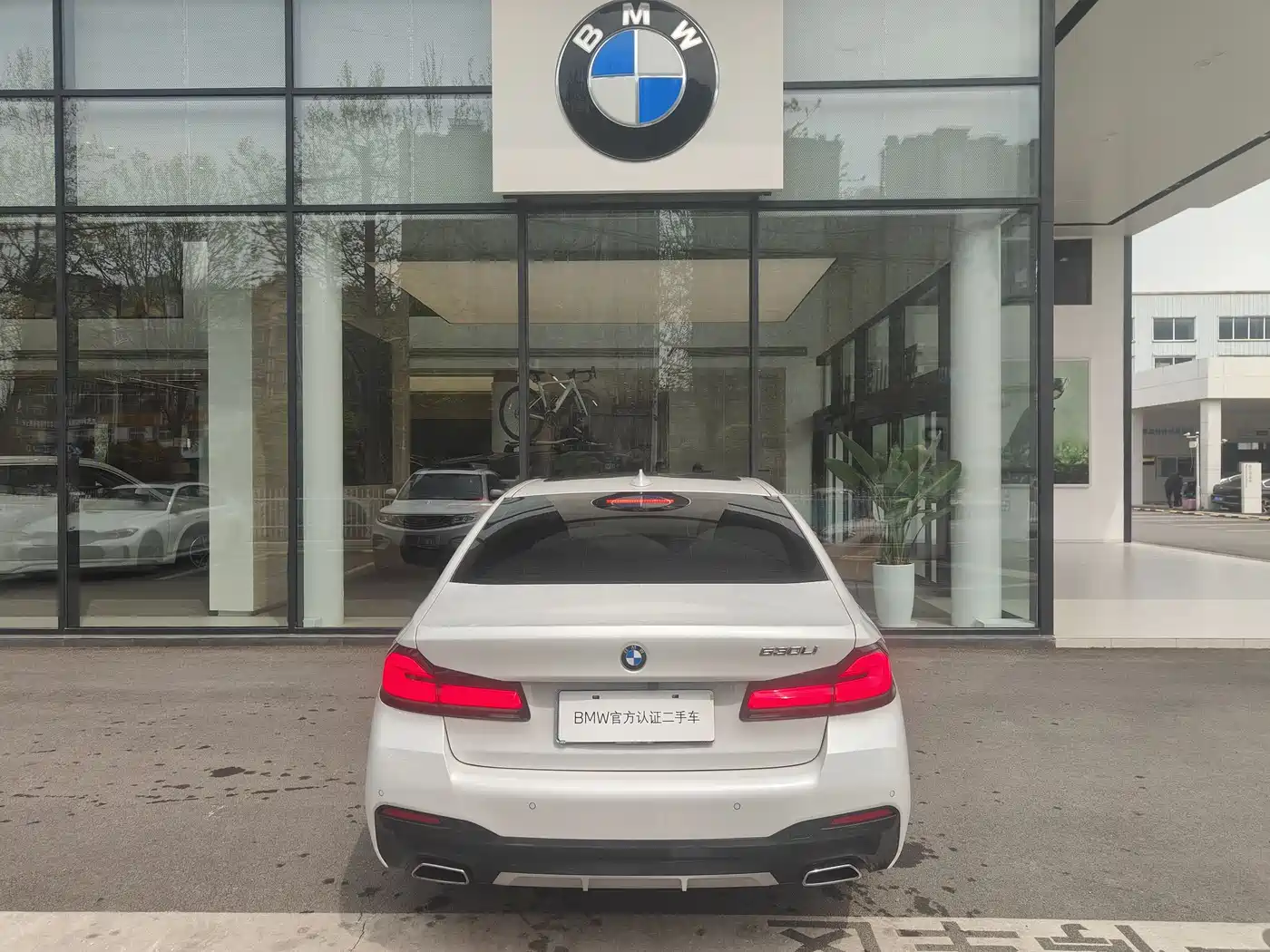 BMW 5 Series 2023 530Li Leading M Sport Package фото 8