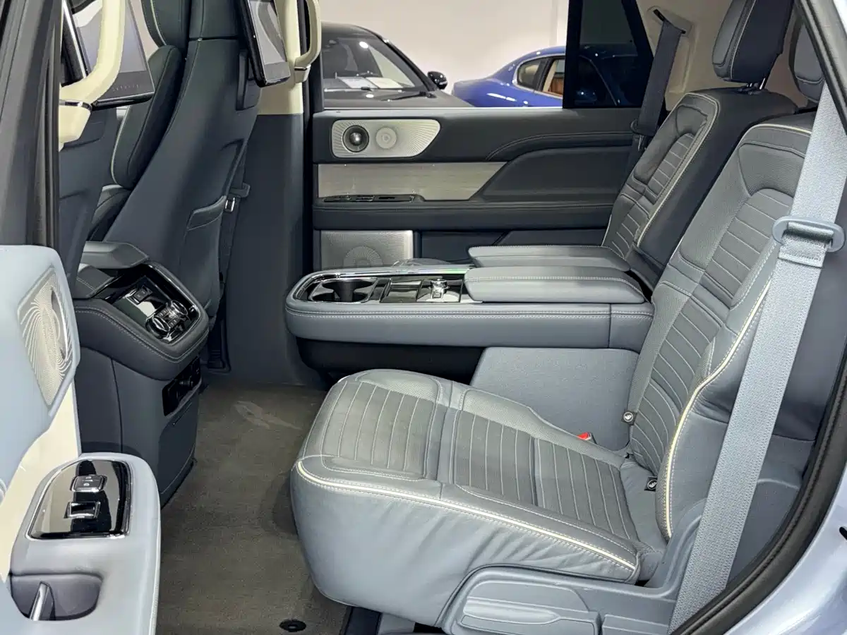 Lincoln Navigator 2019 3.5T Presidential Series China VI фото 10
