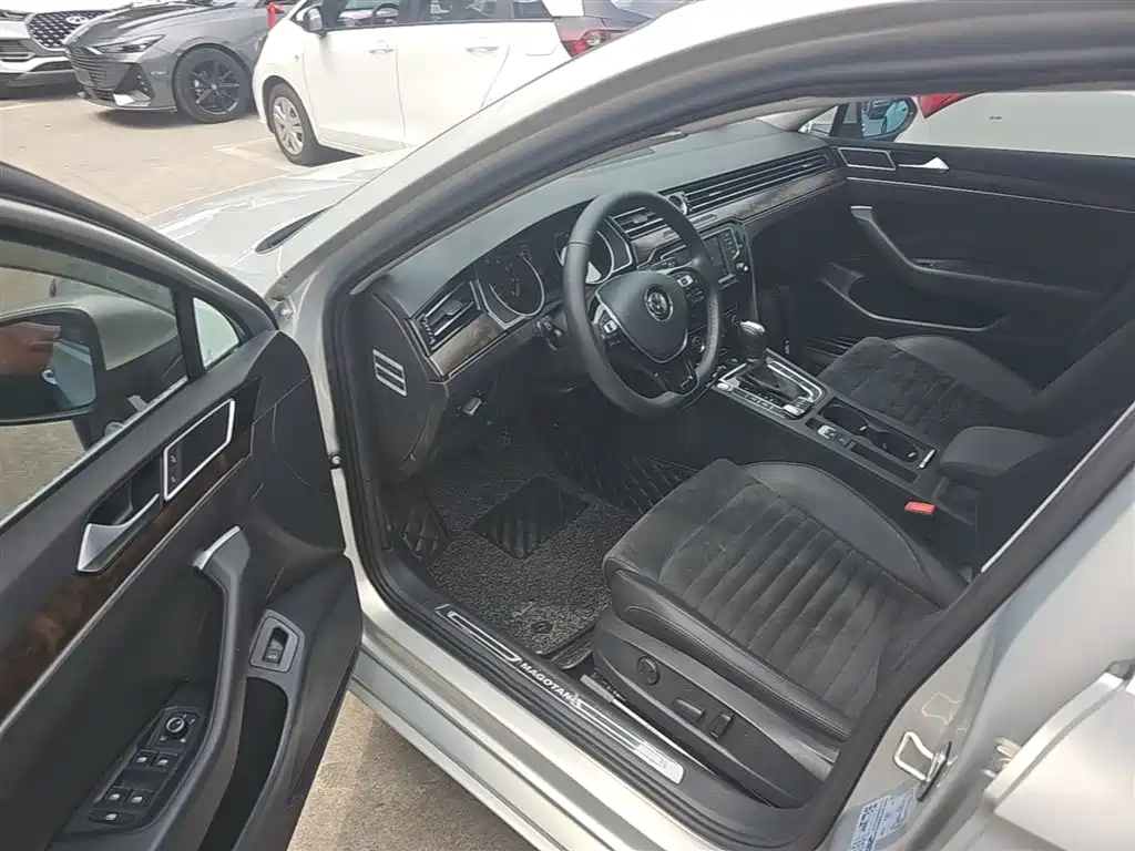 Volkswagen Magotan 2017 330TSI DSG Luxury фото 16
