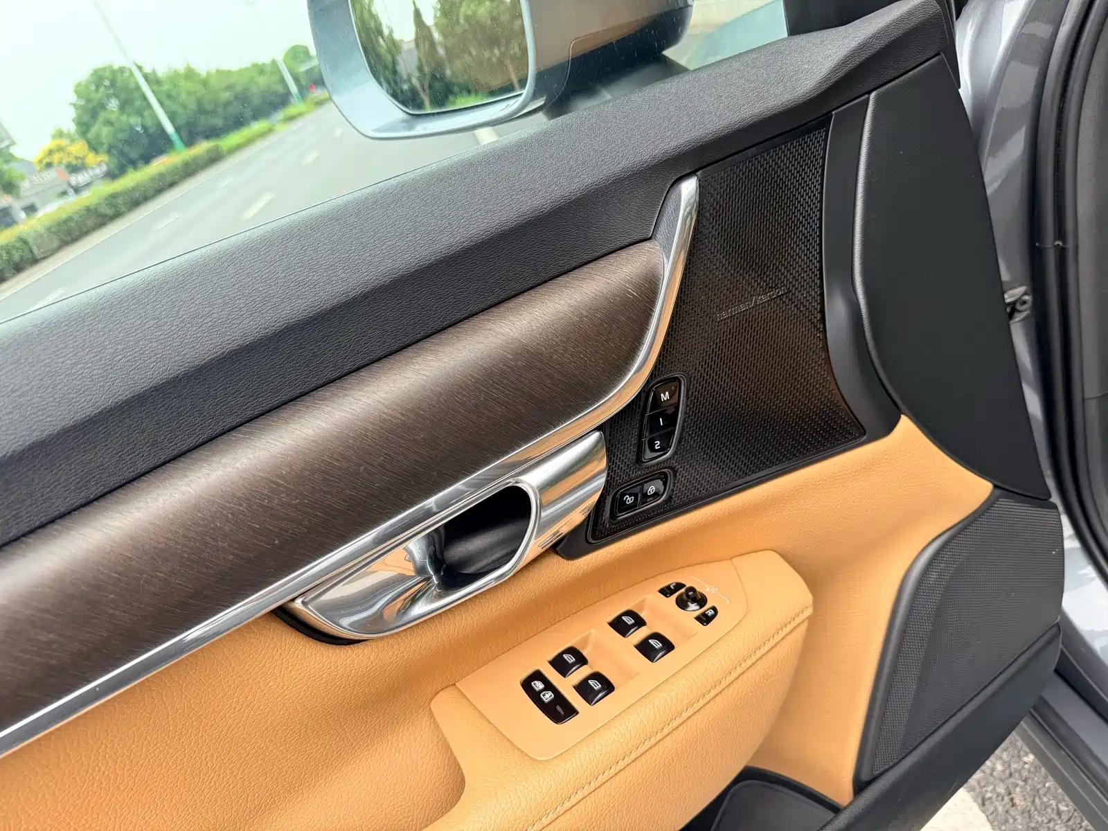 Photo 14 - Volvo V90