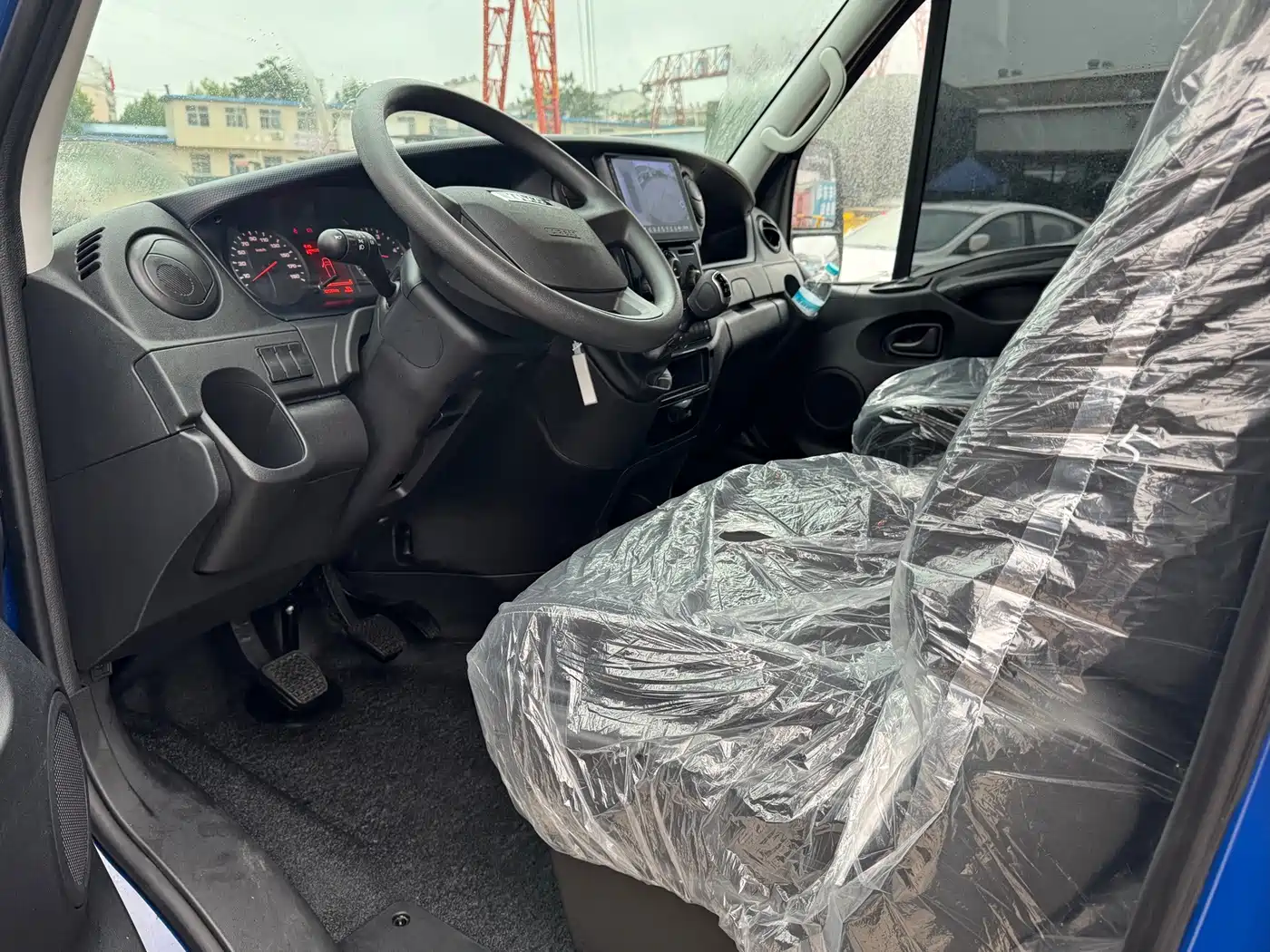 Iveco Daily 2026 2021 2.0T Manual Chaorui Long Wheelbase Short Overhang High Roof Manual Door F1A