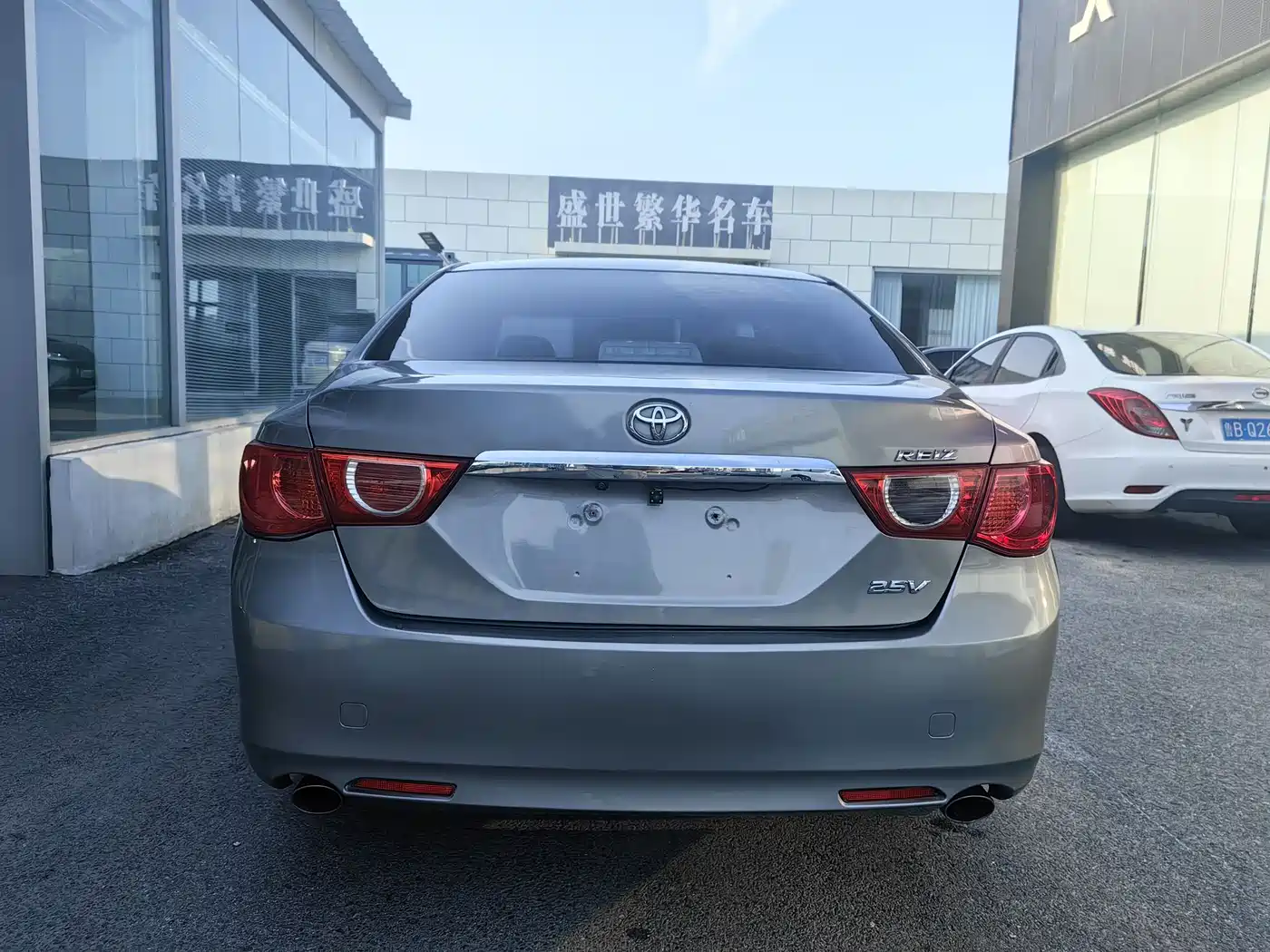Photo 5 - Toyota Reiz