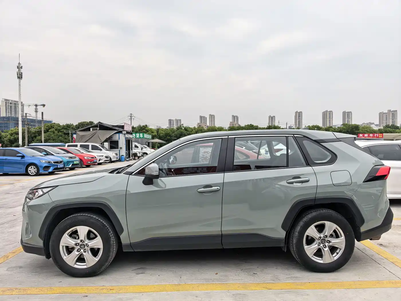 Toyota RAV4 Rongfang 2021 2.0L CVT 2WD Urban фото 9