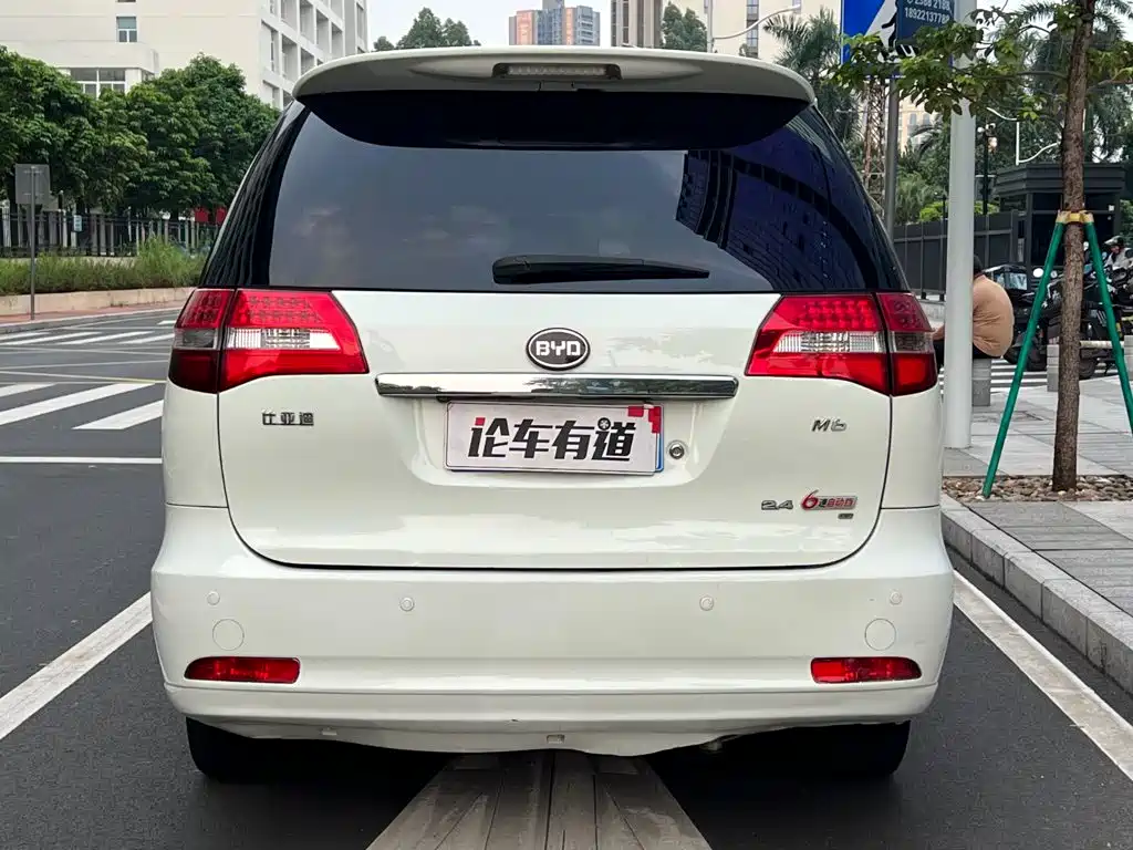 BYD M6 2015 2015 2.4L Automatic Luxury