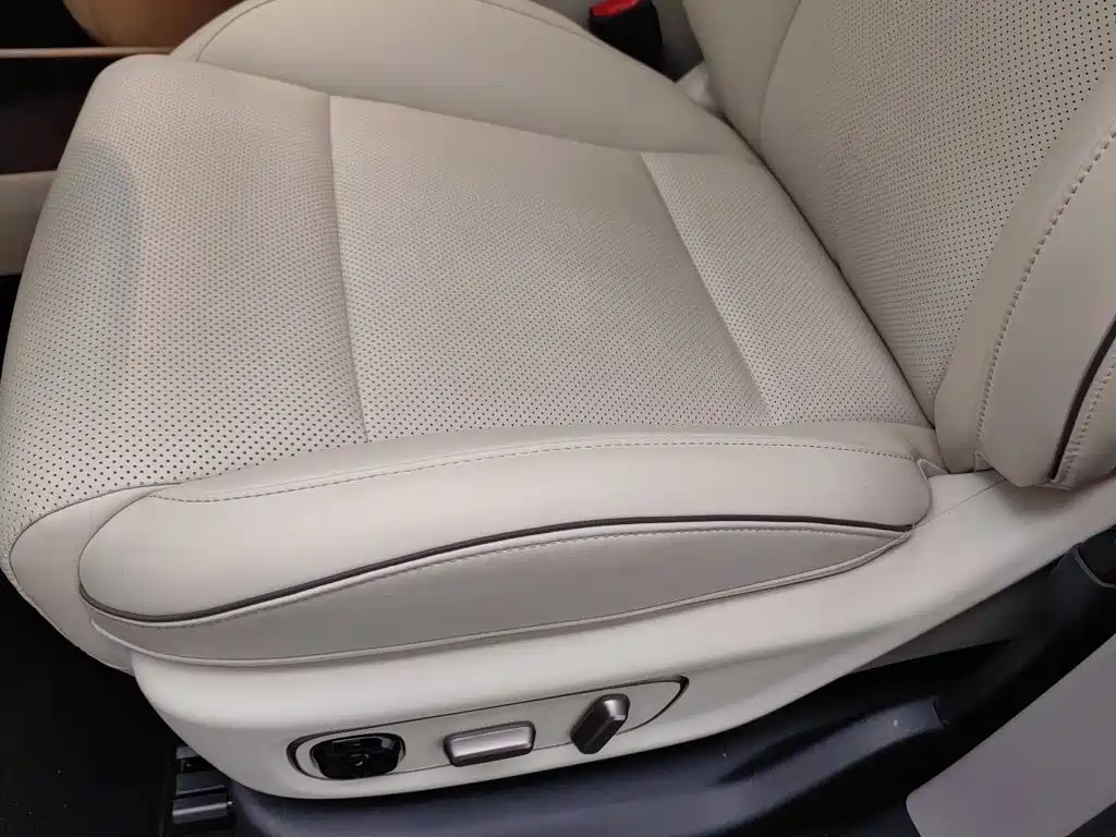 Li Auto i6 2026 2025 4WD Base Model