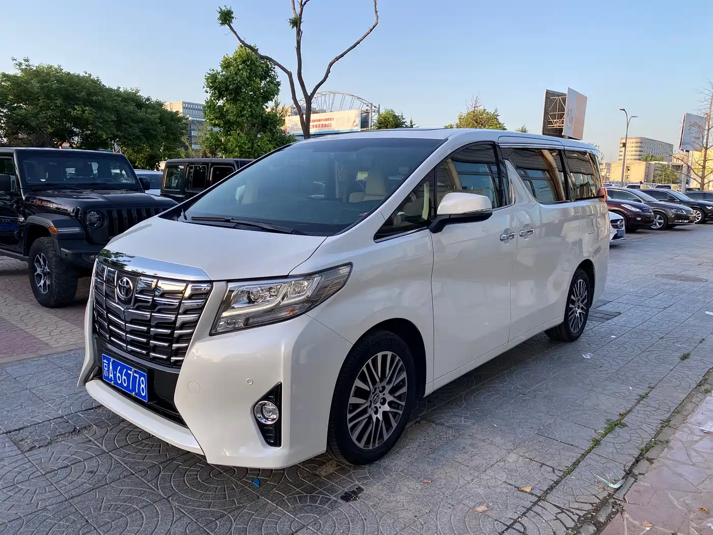 Toyota Alphard 2015 3.5L Luxury Edition фото 2