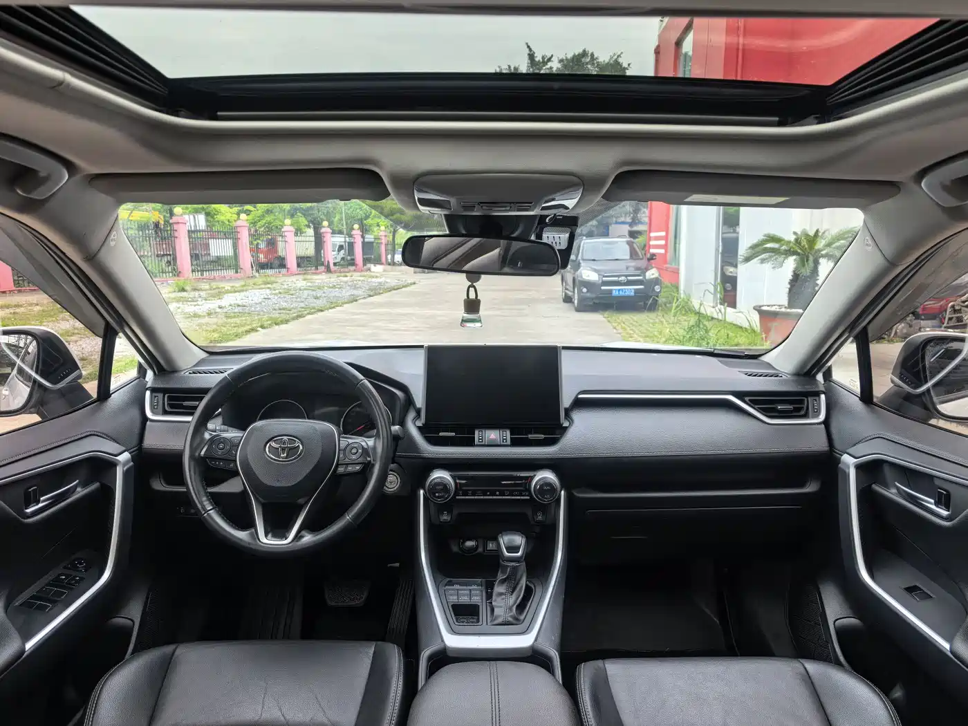 Toyota Wildlander 2022 2.0L CVT AWD Luxury PLUS Edition фото 12