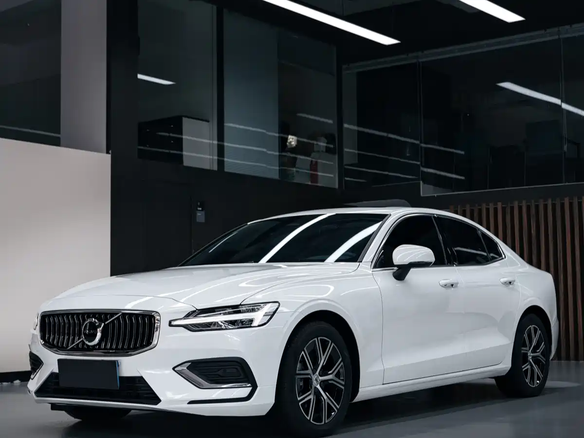 Volvo S60 2025 2025 B4 Smart Luxury Edition