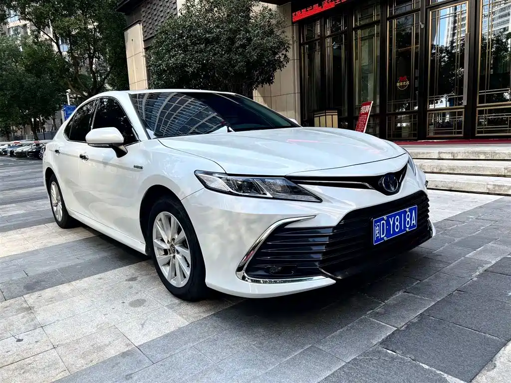 Toyota Camry 2021 Hybrid 2.5HGVP Leading Edition фото 5
