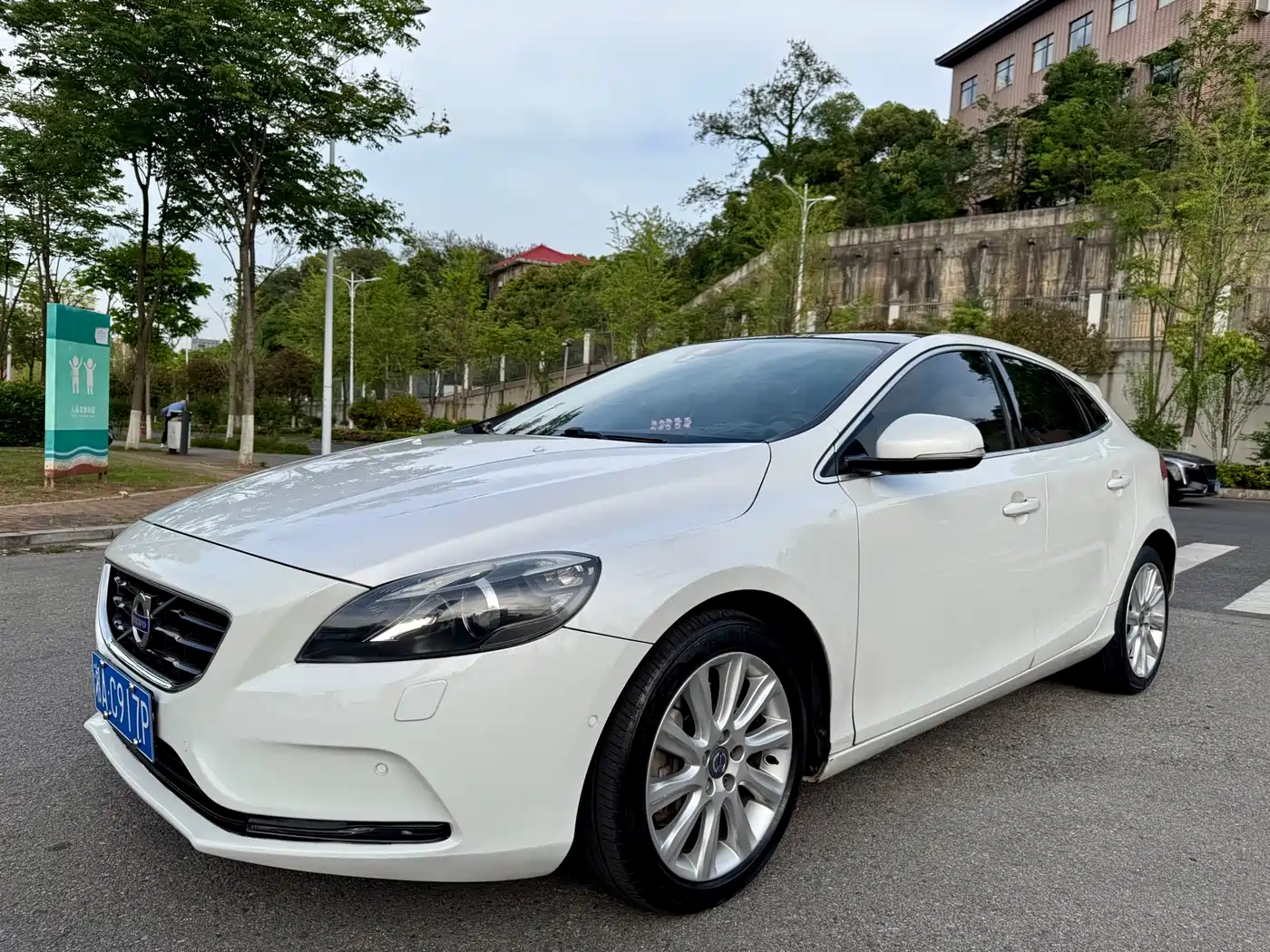 Volvo V40 2014 2014 2.0T Zhiya Edition