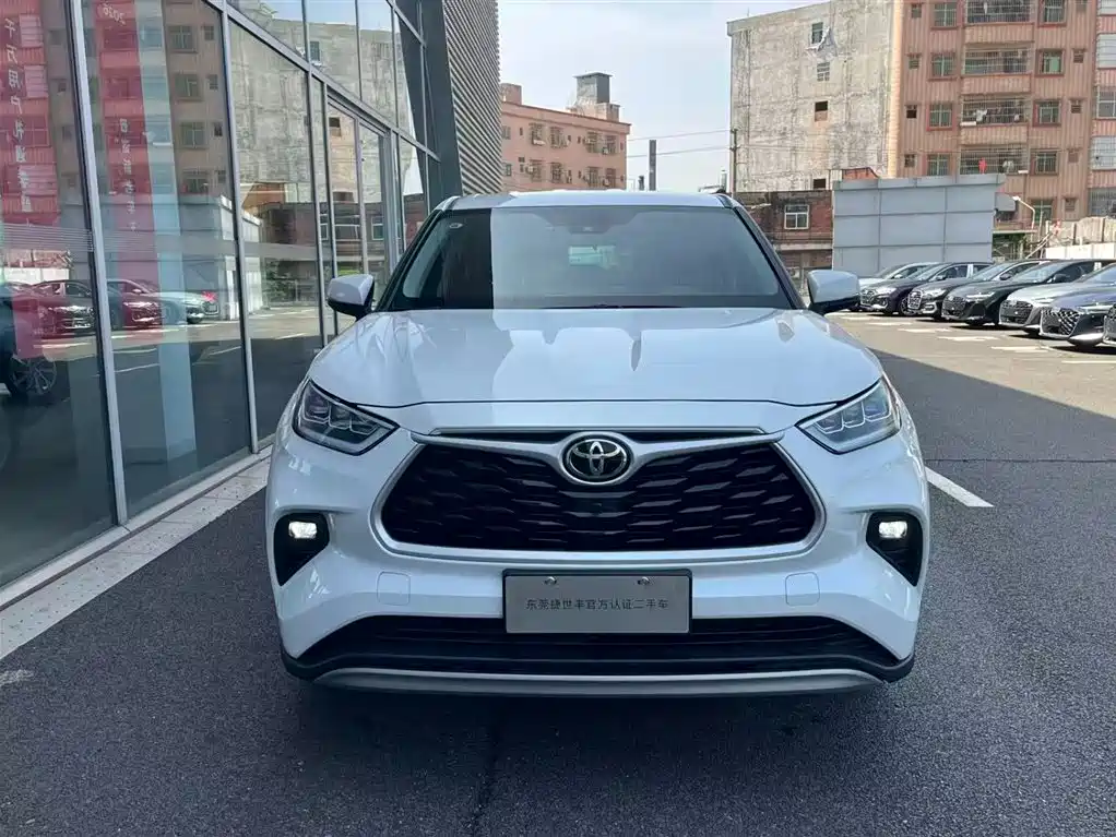 TOYOTA HIGHLANDER