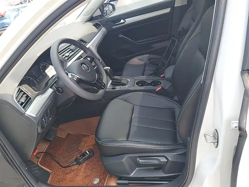 VOLKSWAGEN LINGDU