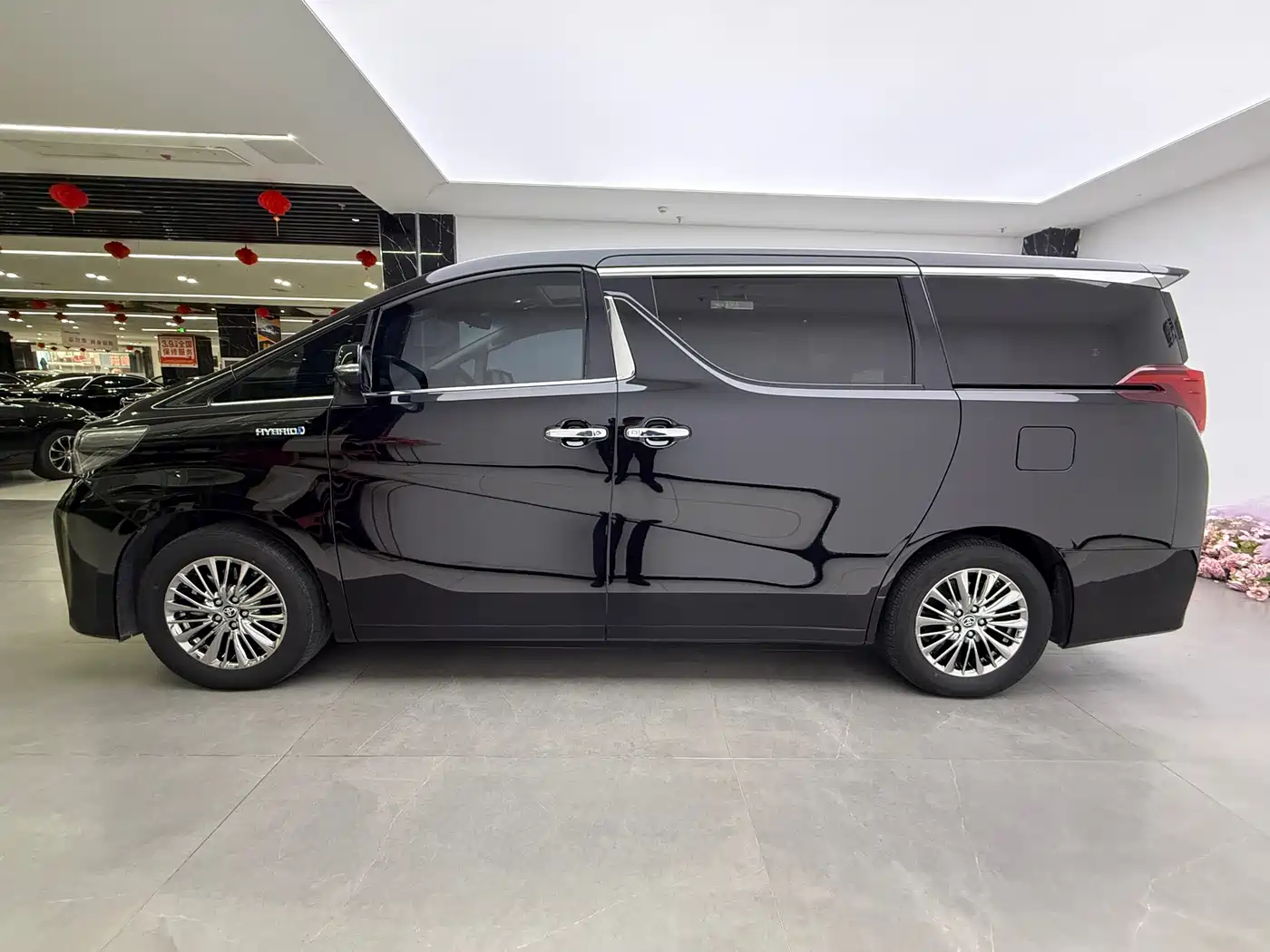 Toyota Alphard 2021 Hybrid 2.5L Luxury фото 5