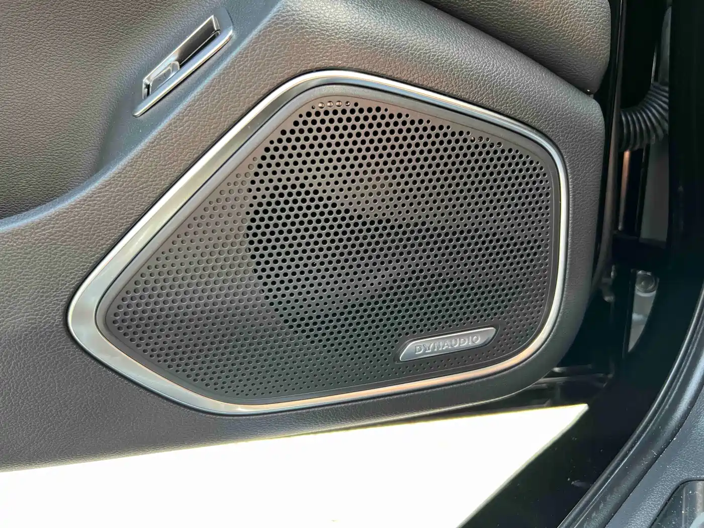 Hongqi H5 2024 2.0T Automatic Smart Connect Flag Smooth Edition фото 26