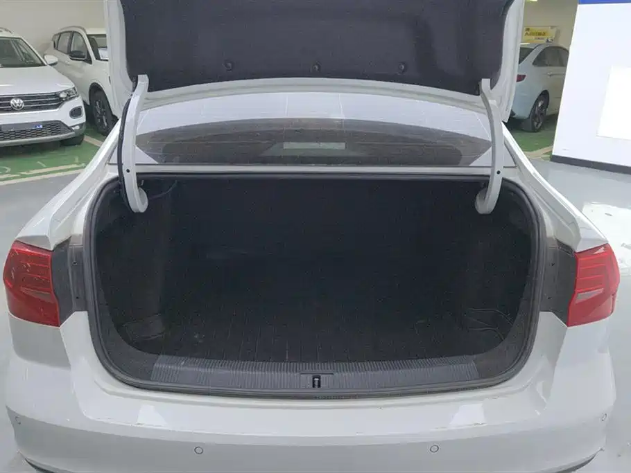 Volkswagen Bora 2018 1.5L Automatic Fashion фото 4