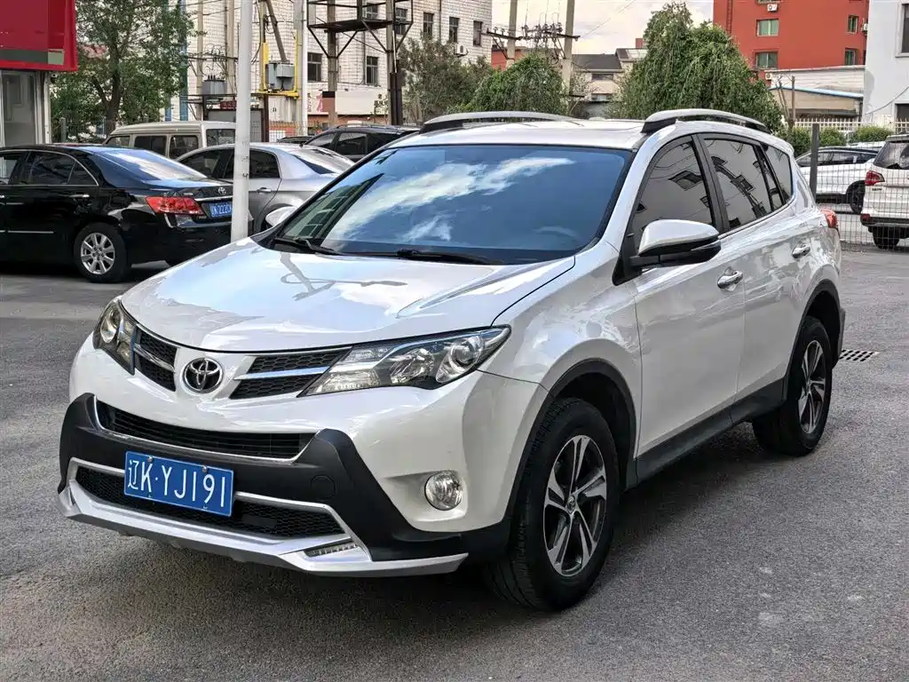 Toyota RAV4 Rongfang 2015 2.0L CVT 4WD Pioneer Edition