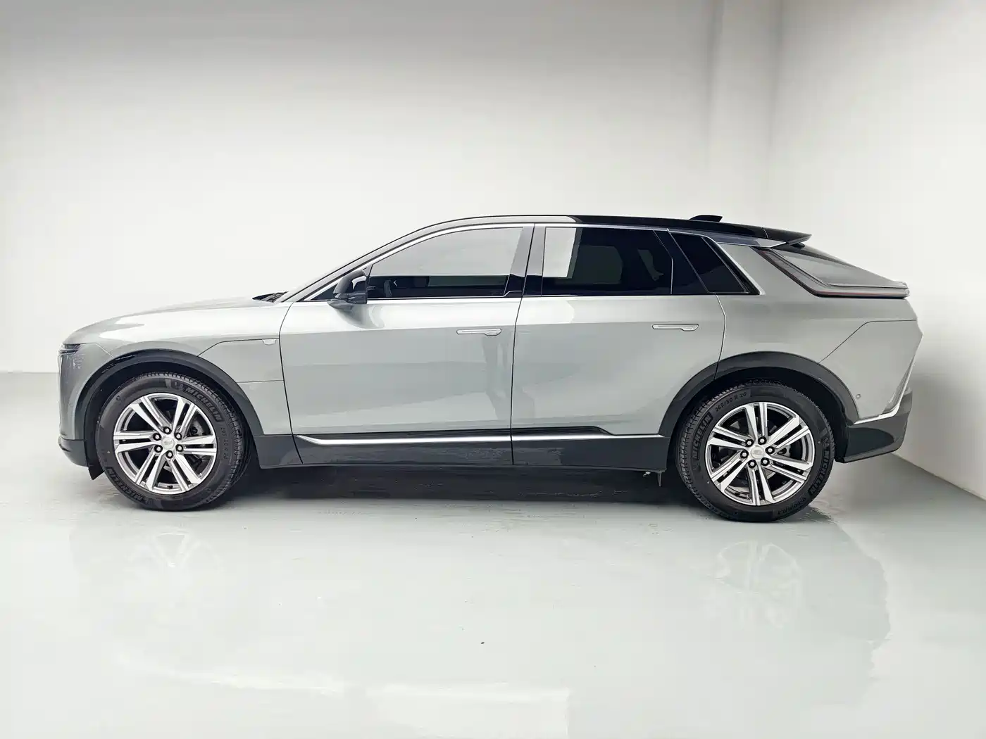 Cadillac IQ Rui Ge 2025 2022 RWD Long Range Luxury Edition