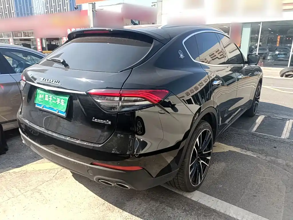 Photo 7 - Maserati Levante