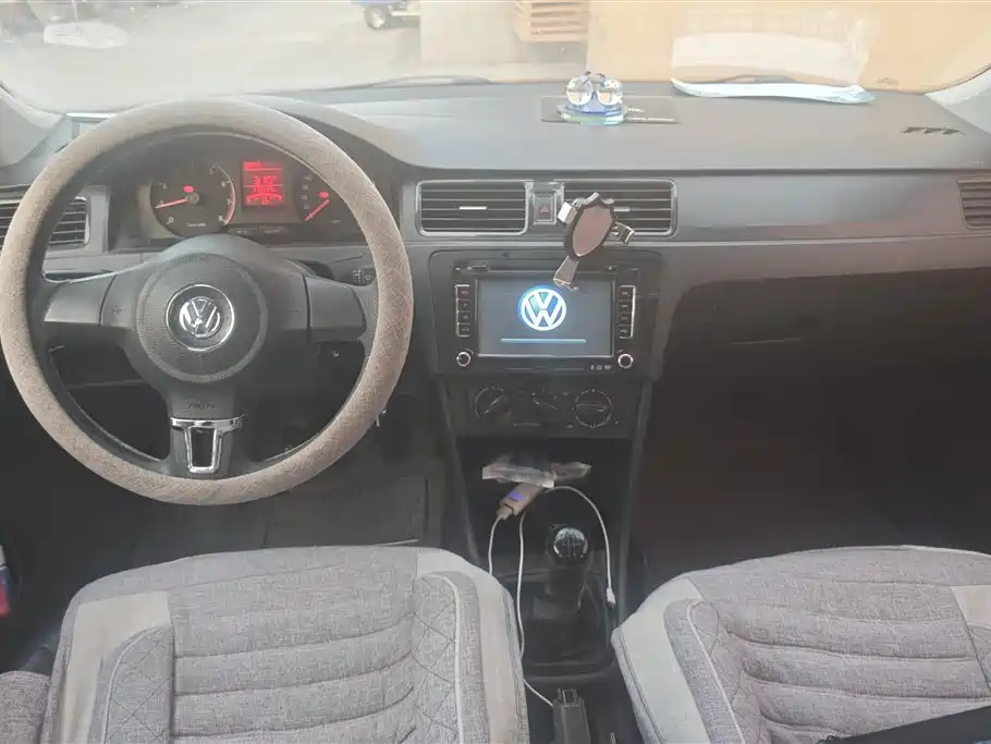 Volkswagen Santana 2013 1.4L Manual Trend Edition фото 12