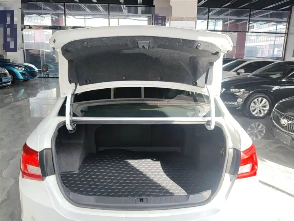 Buick Excelle 2015 15N Automatic Elite фото 18