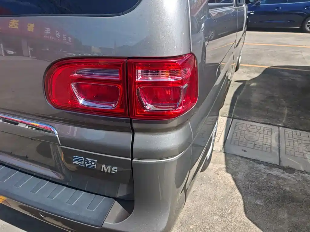 Dongfeng Fengxing Lingzhi 2025 2023 M5L 1.6L Basic 7-seater