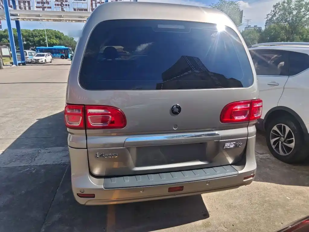 Dongfeng Fengxing Lingzhi 2025 2023 M5L 1.6L Basic 7-seater