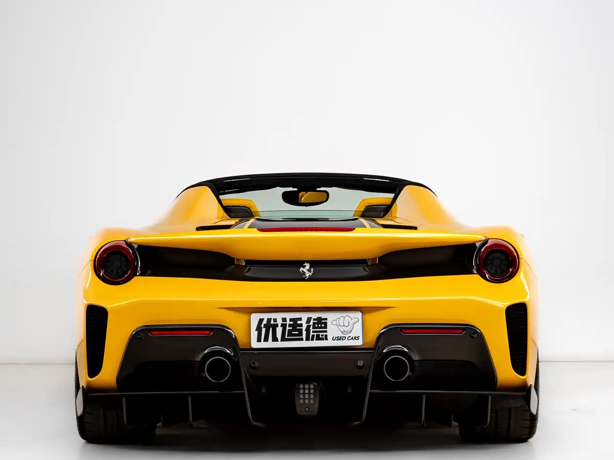 FERRARI 488
