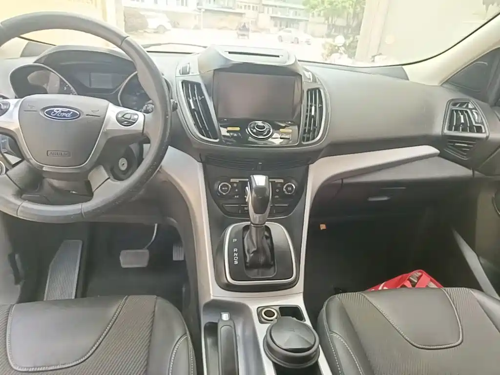 Фото 14 - Ford Kuga