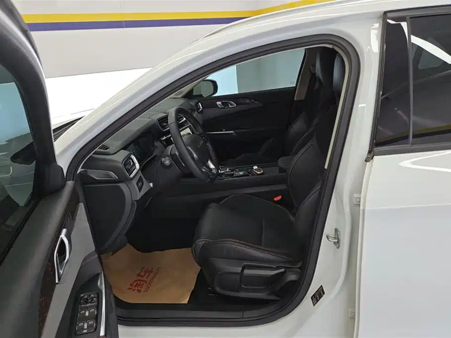 Lynk & Co 02 2018 1.5T DCT 2WD Power Edition China V фото 9