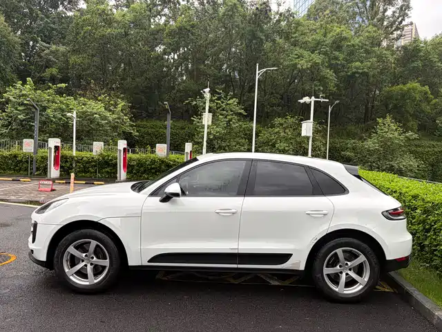 Porsche Macan 2020 Macan 2.0T — фото 3