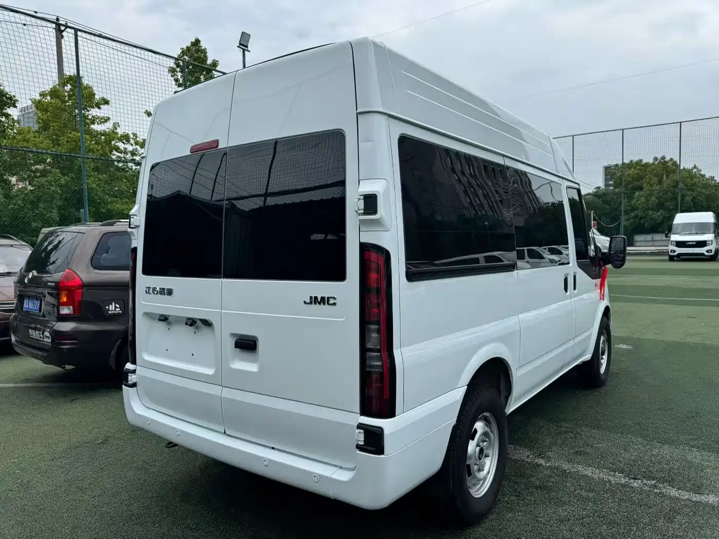 Jiangling JMC Fushun 2025 2025 Model 2.0T 6MT Diesel Short Wheelbase Medium Roof Commercial MPV 5/6 Seats