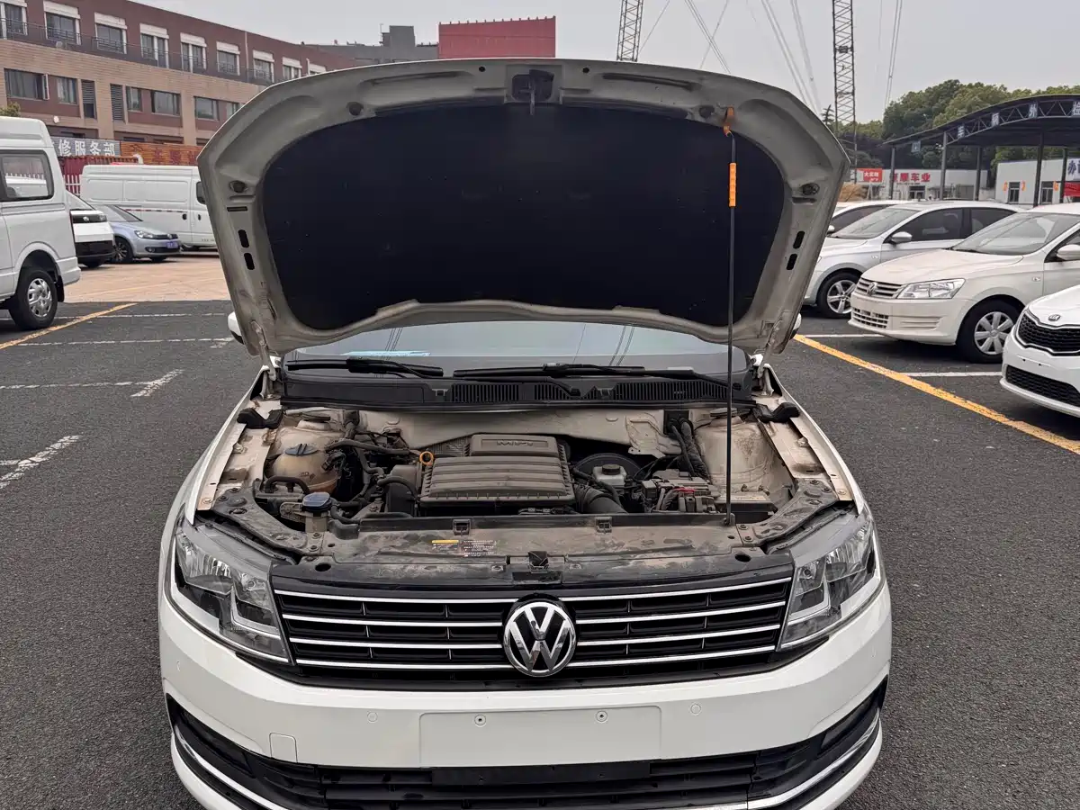 Volkswagen Lavida 2015 1.6L Automatic Comfort Edition фото 16