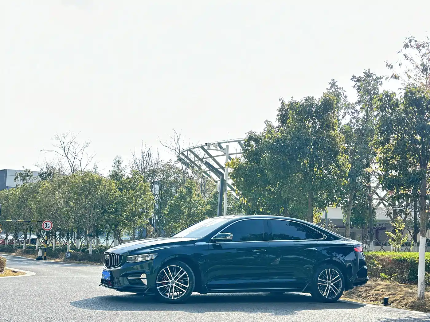 Фото 1 - Geely Preface