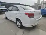 Photo 7 - Hyundai Verna