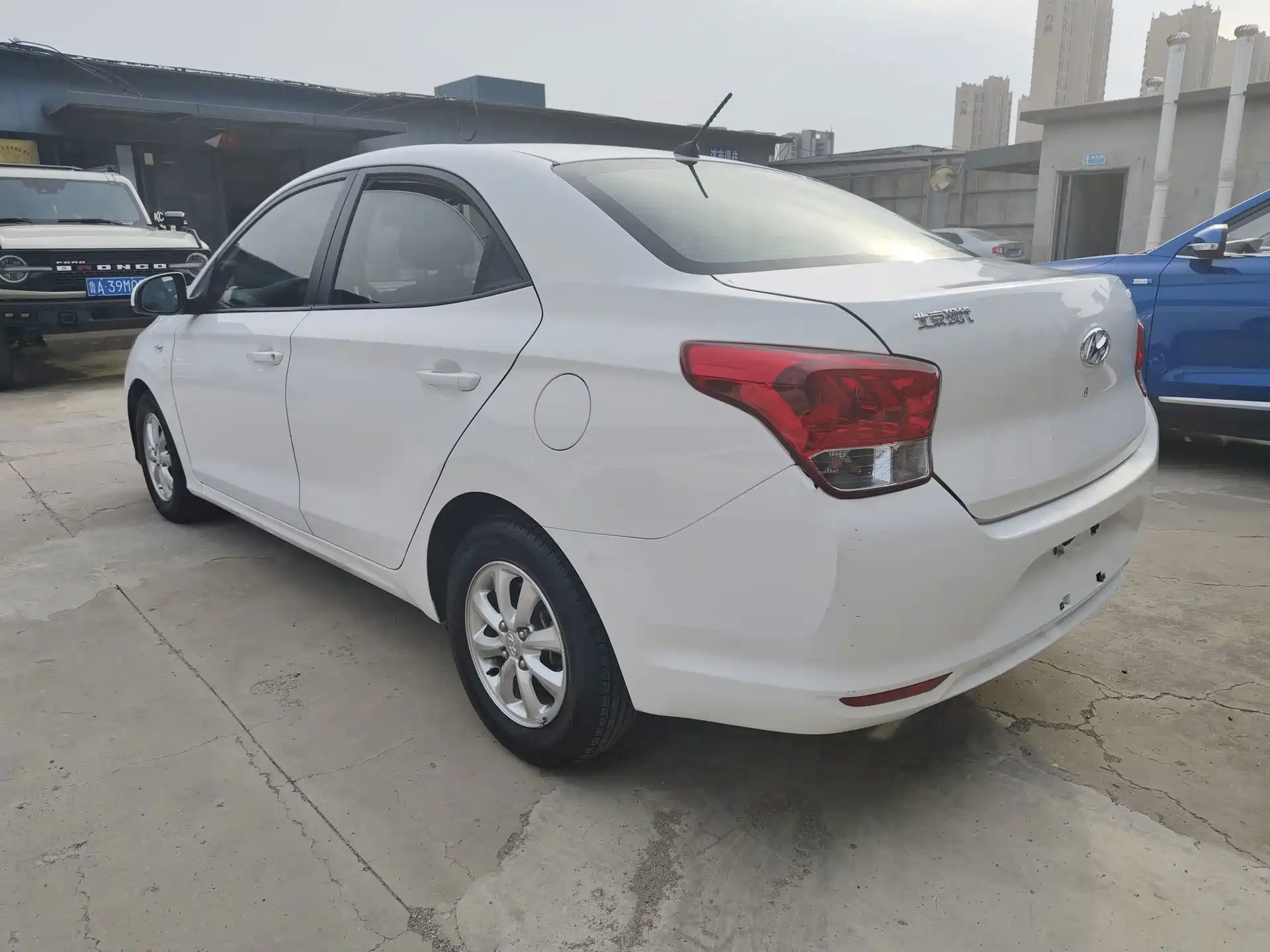 Photo 7 - Hyundai Verna