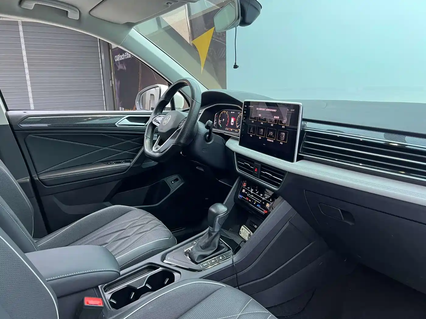 Volkswagen Tiguan L 2022 330TSI Auto 2WD R-Line Premium Edition фото 9