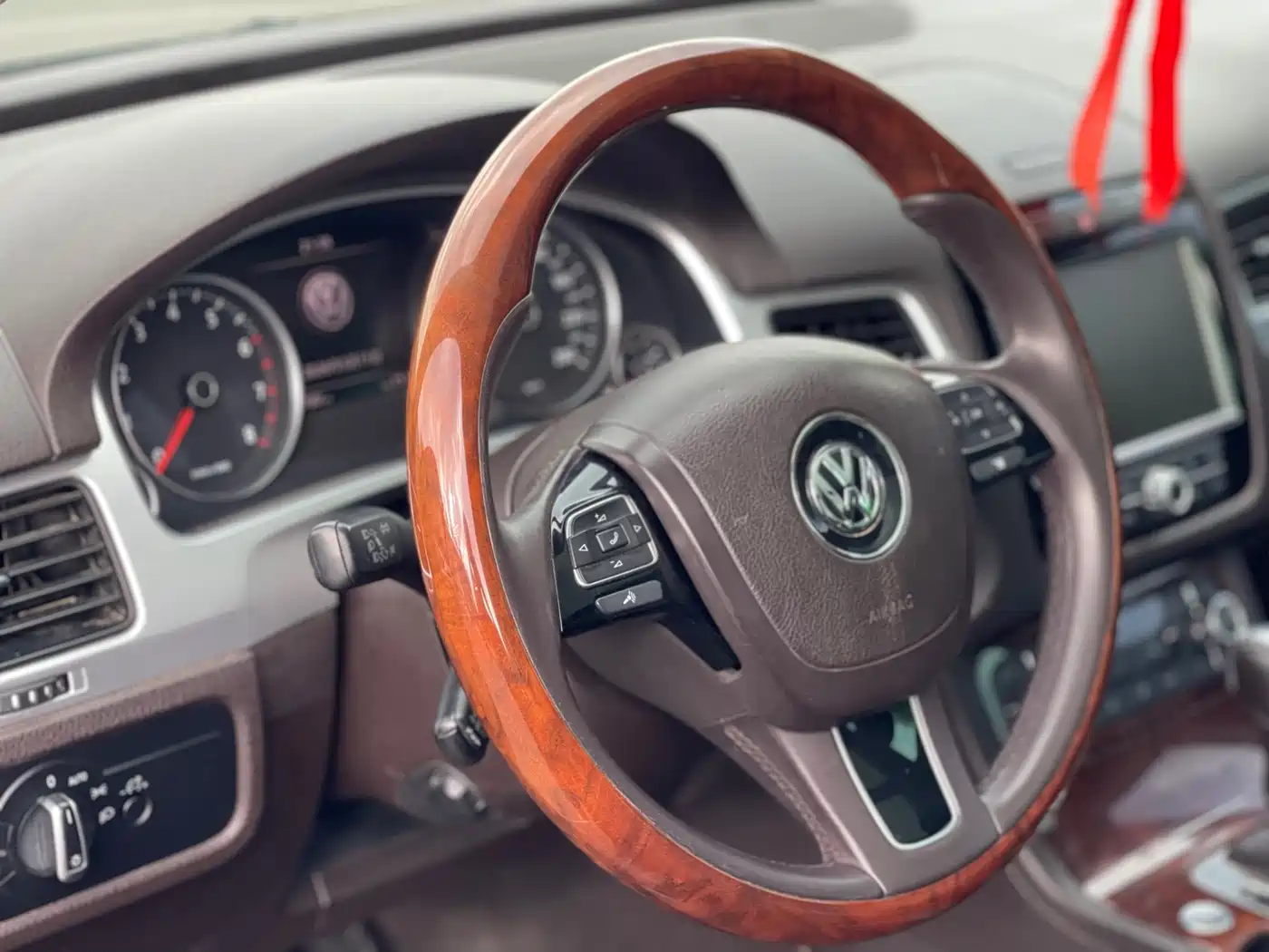 Volkswagen Touareg 2011 3.0TSI Luxury фото 7