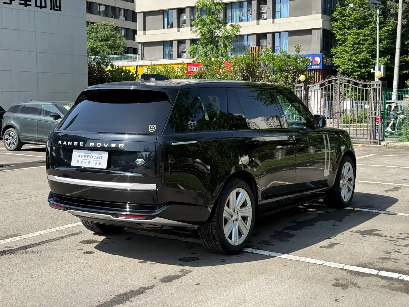 Land Rover Range Rover 2024 3.0 L6 400PS Genesis Extended фото 5