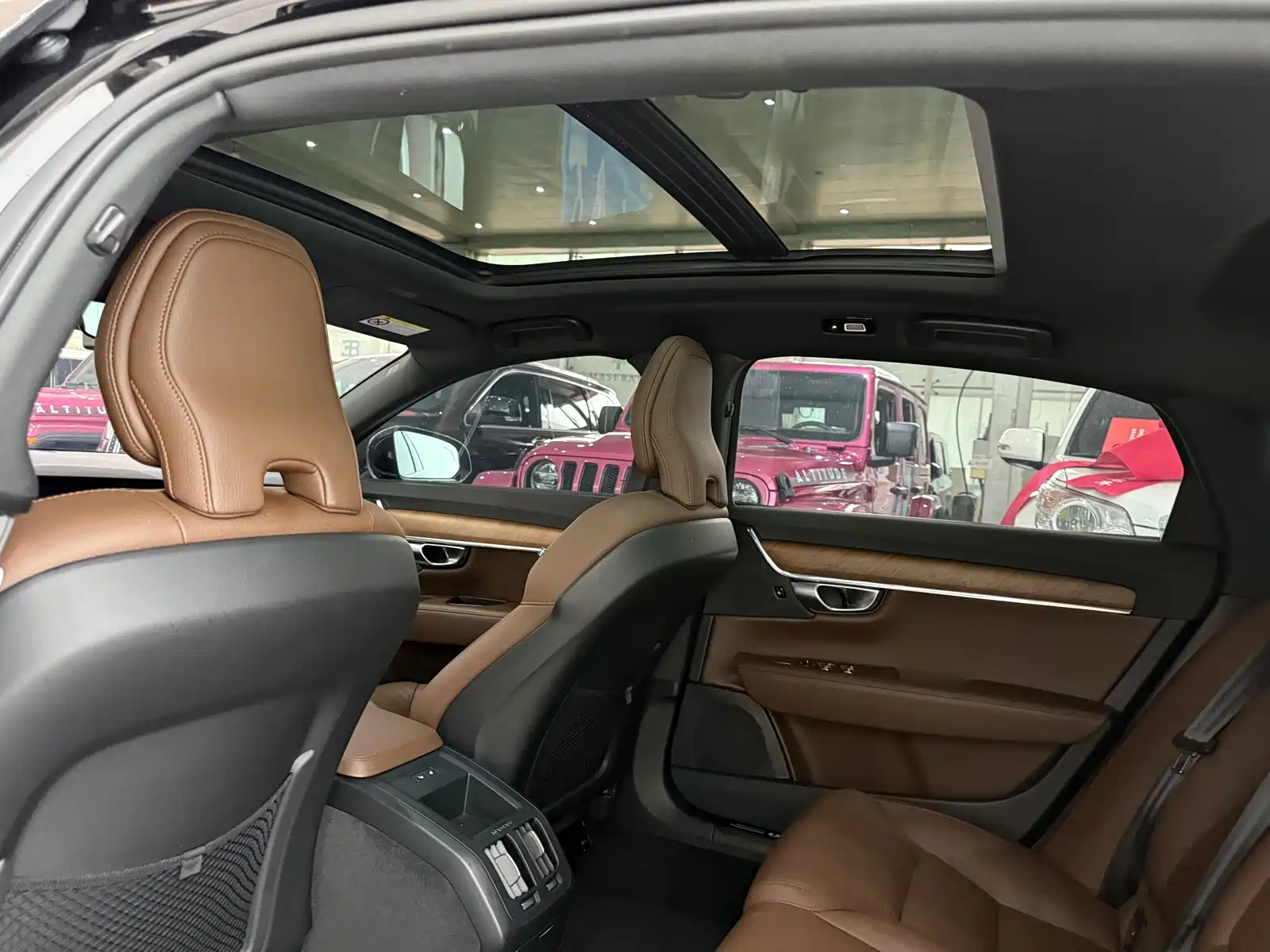 Фото 8 - Volvo S90